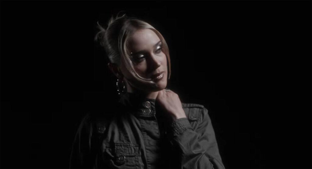 [CLIP] Lolo Zouaï - Holding On