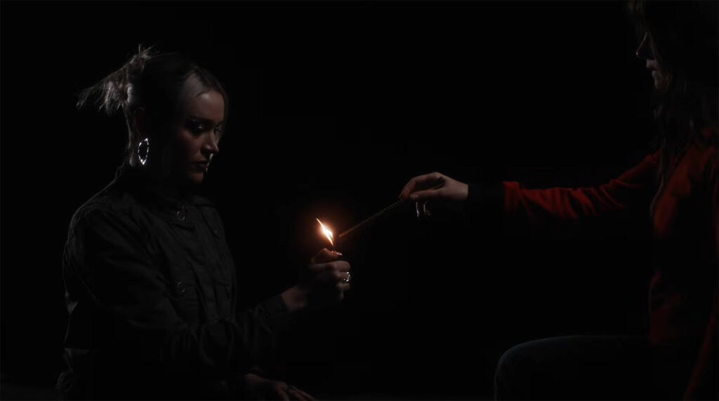 [CLIP] Lolo Zouaï - Holding On